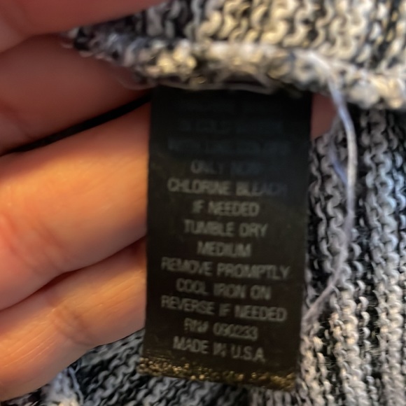 Womens lightweight sweater size medium - Picture 4 of 4